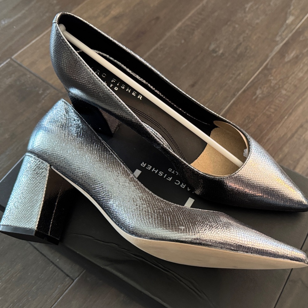 NIB Marc Fisher Metallic Silver Pointed Block Heel Pumps 9.5